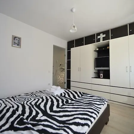 Apartment Tourist 1 *